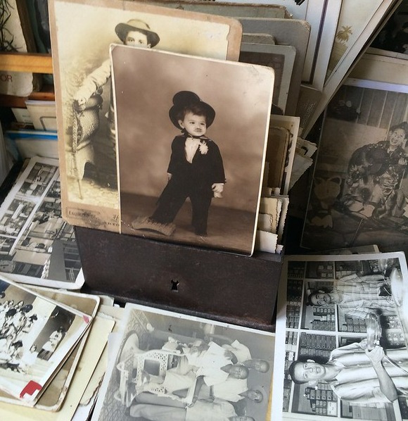 Vintage photos in cuban shops